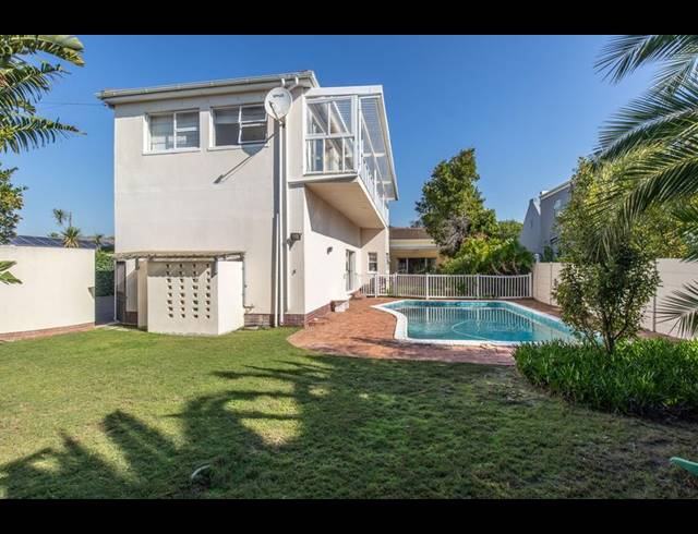 5 BEDROOM HOUSE FOR SALE IN CONSTANTIA